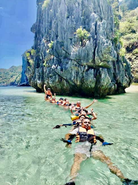 El Nido: Big Lagoon Kayaking & Island Adventure - Seven Commandos Beach starts the day gently