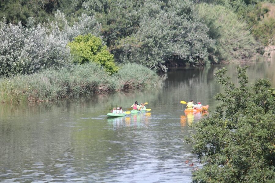 Empuriabrava: kayak trip - Games that keep two hours from feeling like a lesson