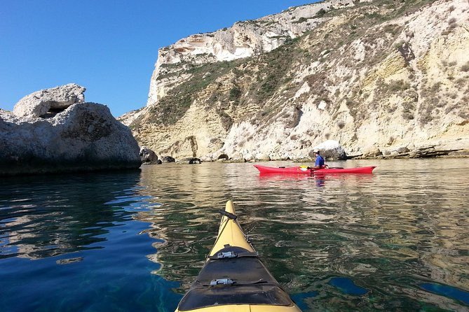 Exclusive Private Kayak Tour at Devil's Saddle in Cagliari - What the guides add to the experience