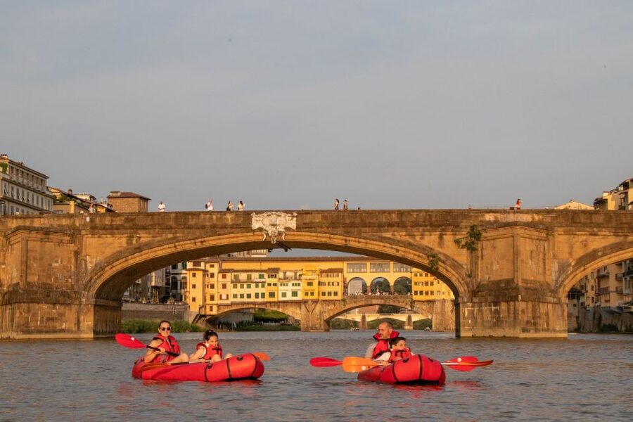 Florence: Ponte Vecchio and City Sights Guided Kayak Cruise - The main prize, passing under Ponte Vecchio