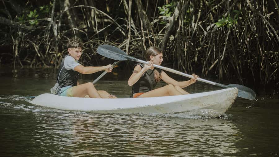 From Bali: Nusa Penida Snorkel 3 Spots w/ GoPro & Kayak tour - Guides, group size, and responsible behavior