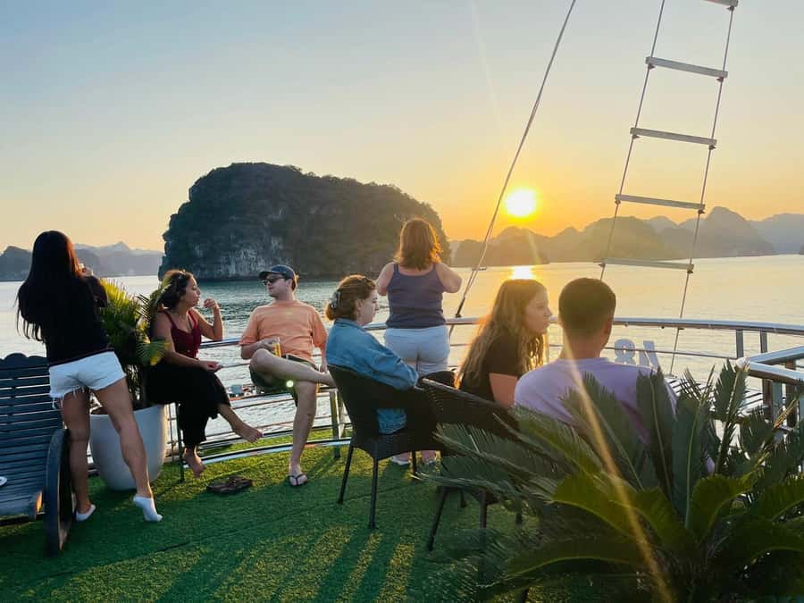 From Hanoi: Ha Long Bay Luxury Day Cruise with Food & Kayak - What the $26 price really covers