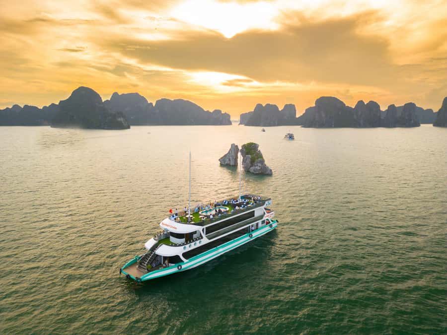 From Hanoi: Ha Long Bay Luxury Day Cruise with Food & Kayak - Lunch with Ha Long Bay outside the window