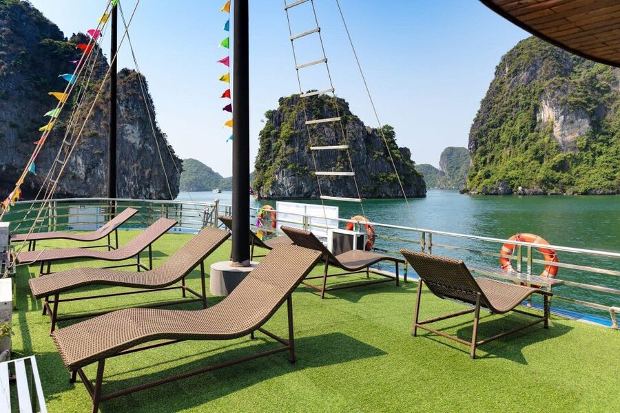 From Hanoi: Halong Bay 1 Day Trip Visit Cave, Island, Kayak - The return to Hanoi takes patience