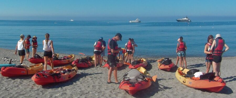 From Málaga: Cliffs of Maro-Cerro Gordo Guided Kayaking Tour - The return paddle and bus ride back