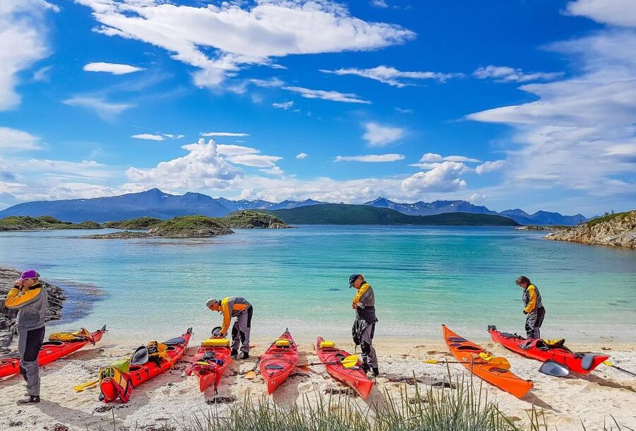 From Tromsø: Kayak trip with lunch and sauna at Sommarøy - Getting to Sommarøy on the red Route 930 bus