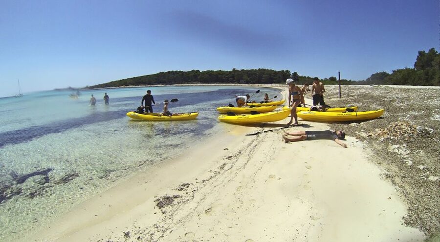 From Zadar: Full-Day Kayaking Tour in Dugi Otok - Lunch on the northern side of the island