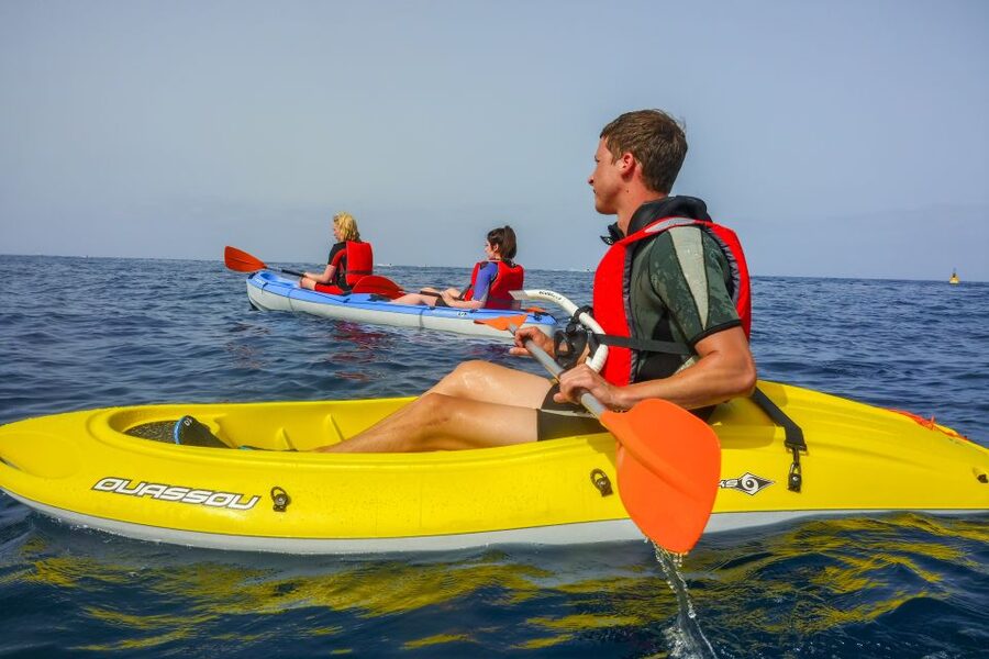 Fuerteventura: 2-Hour Kayaking and Snorkeling Excursion - Returning to the beach and checking the photographs