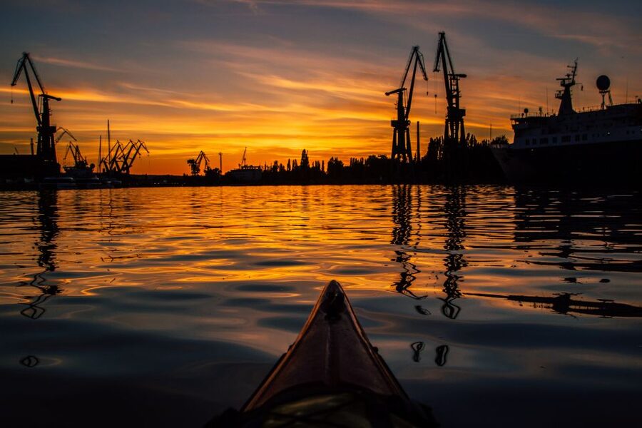 Gdansk: Sunset Kayak Tour - Meeting the group at the shipyard
