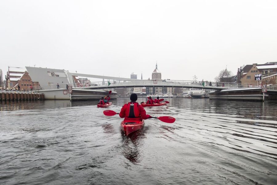 Gdansk: Winter Kayaking Tour - Olowianka, Granary Island, and the medieval waterfront
