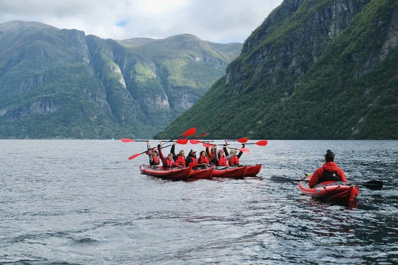 Geiranger: Beginner-Friendly Fjord Kayaking - The first strokes into the fjord
