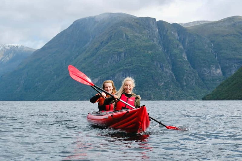 Geiranger: Beginner-Friendly Fjord Kayaking - Meeting the guide at the red kayak
