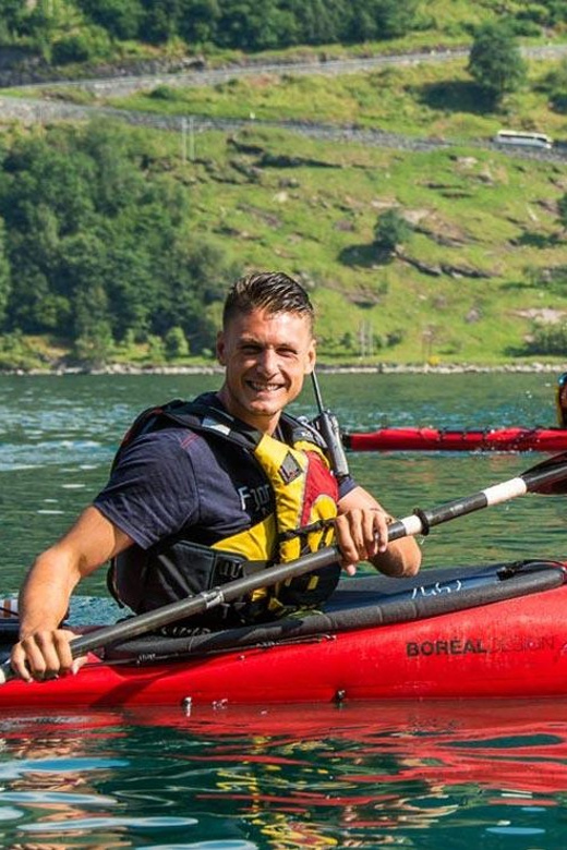 Geiranger: Kayak tour with guide - The 2.5-hour trip or the 4-hour outing