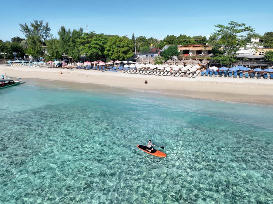 Gili Trawangan: Stand-Up Paddle with Drone Shot & Guide - The first 15 minutes with an instructor
