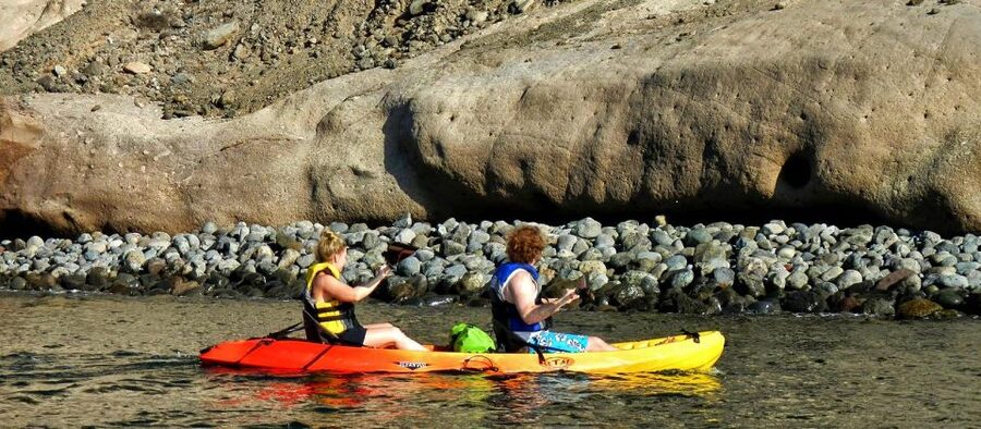 Gran Canaria: South Coast Guided Kayaking Trip - Paddling past the rocks on the southwest coast