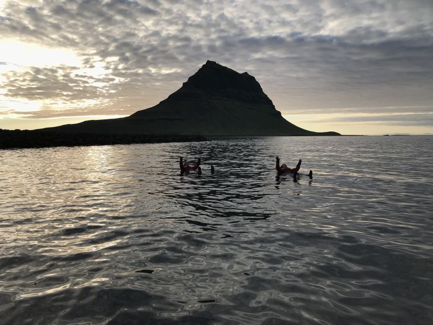 Grundarfjörður: Midnight Sun Kayaking Adventure - Paddling toward Seal Skerry