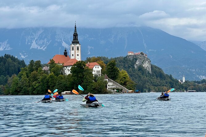 Guided Clear Kayak Tour in Bled - The 90-minute outing, step by step