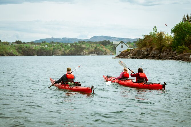 Guided Kayak Tour Bergen - Paddling between the Øygarden islets