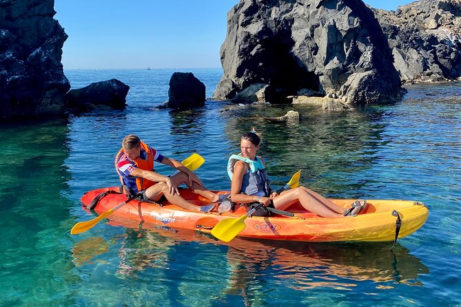 Guided sea kayak trip in Cap d’Agde - Paddling beside volcanic cliffs