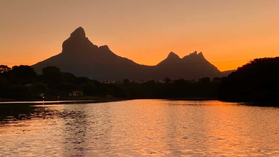 Guided Sundowner Kayak Tour - Meeting at Tamarin Bay