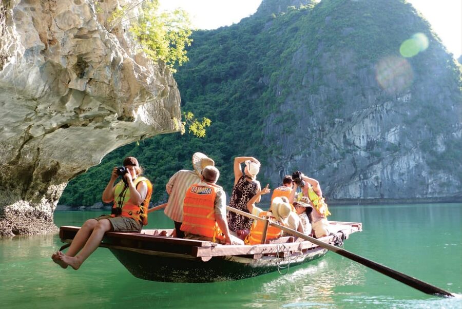 Ha Long 1 Day Luxury Small Group & Kayaking - The 2.5-hour ride from Hanoi to Tuan Chau