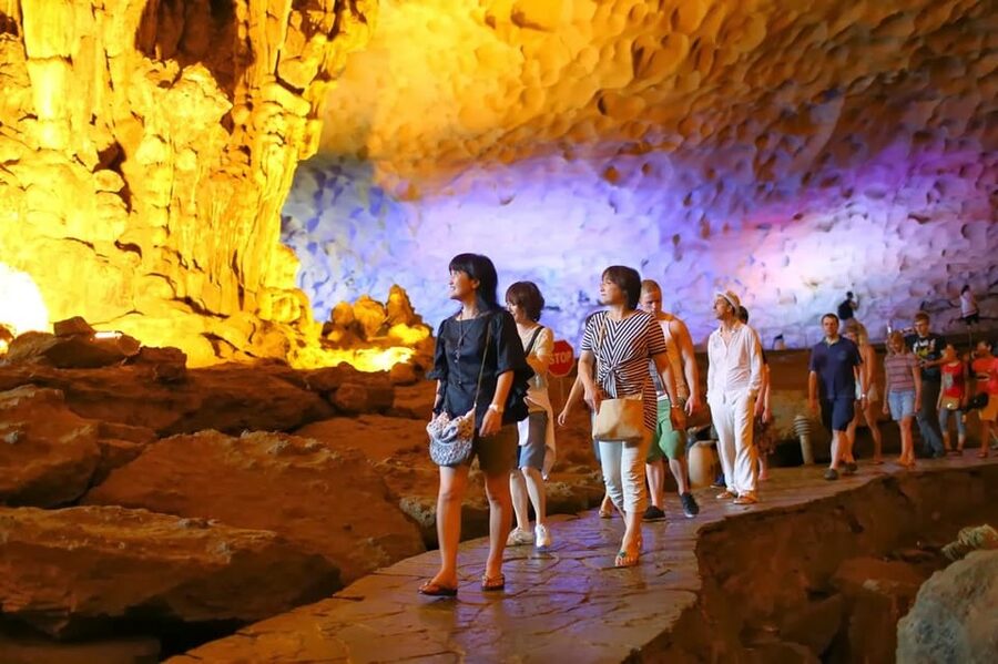 Ha Long 1 Day Luxury Small Group & Kayaking - Entering Sung Sot Cave, Ha Long Bay’s Surprise Cave