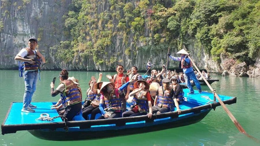 Ha Long 1 Day Luxury Small Group & Kayaking - What the $54 price really covers