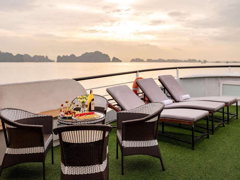 Ha Long Bay Deluxe Cruise & kayaking - 1 Day - Boarding the cruise around noon