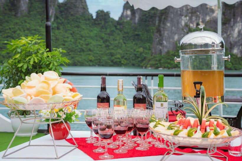 Ha Long Bay Deluxe Cruise & kayaking - 1 Day - Sung Sot Cave on Bo Hon Island