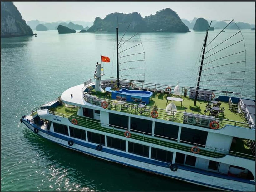 Ha Long Bay- Luxury Day Cruise, Lunch& Kayaking&Sunset party - Lunch with the limestone views
