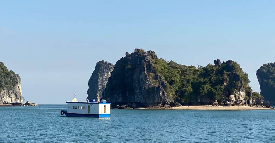 Half day Lan Ha Bay : Boat Trip , Kayaking,Snorkel - Choosing between the morning and afternoon departure