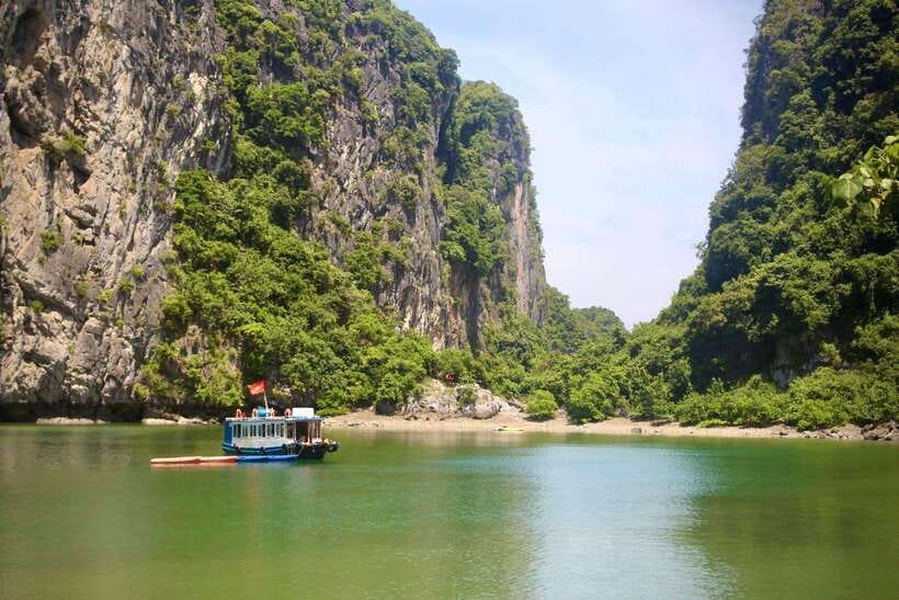 Half day Lan Ha Bay excursion ( 4 hours ): Kayaking, Snorkel - Kayaking through Cai Beo Floating Village