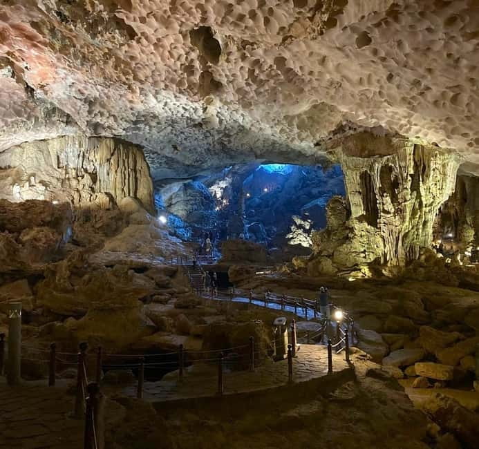 Halong 6 Hours Cruise: Kayak, Cave, Lunch, Beach & Island - Sung Sot Cave, Ha Long Bay’s big cave visit