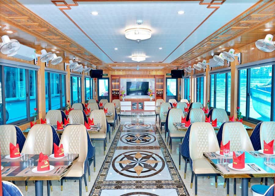 Halong Bay: Day Cruise with Caves, Kayaking & Sunset Party - Luon Cave and the calm lagoon visit