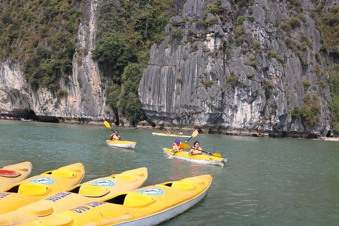 Halong Bay Day Tour Islands, Cave, Kayak. Lunch. All inclusive - The early road from Hanoi to Ha Long Bay