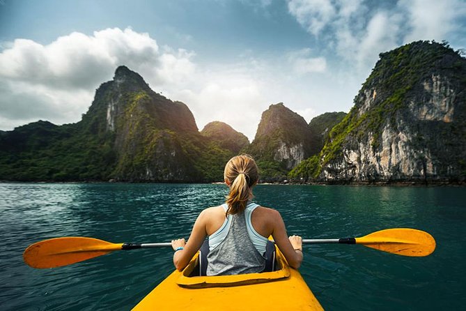 Halong Bay Full Day with Kayaking, Hiking viewpoint, Cave - Deluxe To Luxury - Lunch and the first hours on Halong Bay