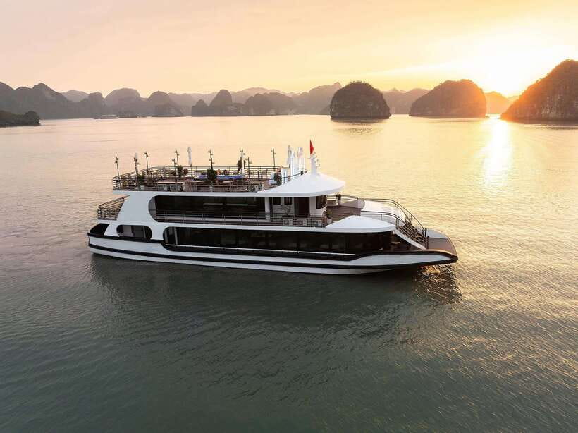 Halong Bay Luxury Cruise: Kayak&Swim,Cave, Party BEST SELLER - What this Halong Bay day cruise is really like