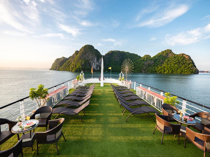 Halong Bay Luxury Cruise with Kayaking & Lunch Buffet - Vietnamese buffet lunch on the cruise