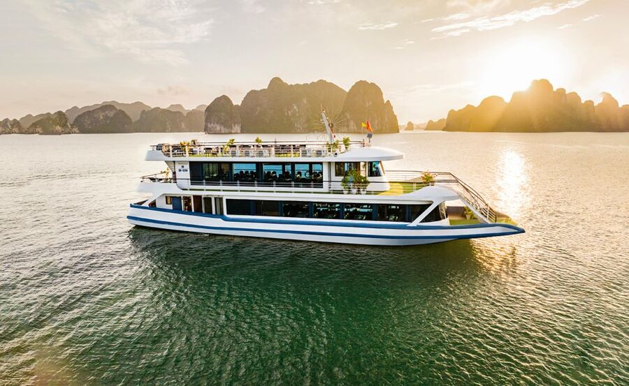 Halong Bay Luxury Cruise with Kayaking & Lunch Buffet - The Hanoi pickup and long road to Tuan Chau Marina