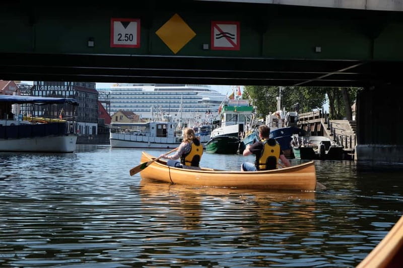 Handcrafted Canoe Tour of Klaipeda - Getting comfortable in the canoe