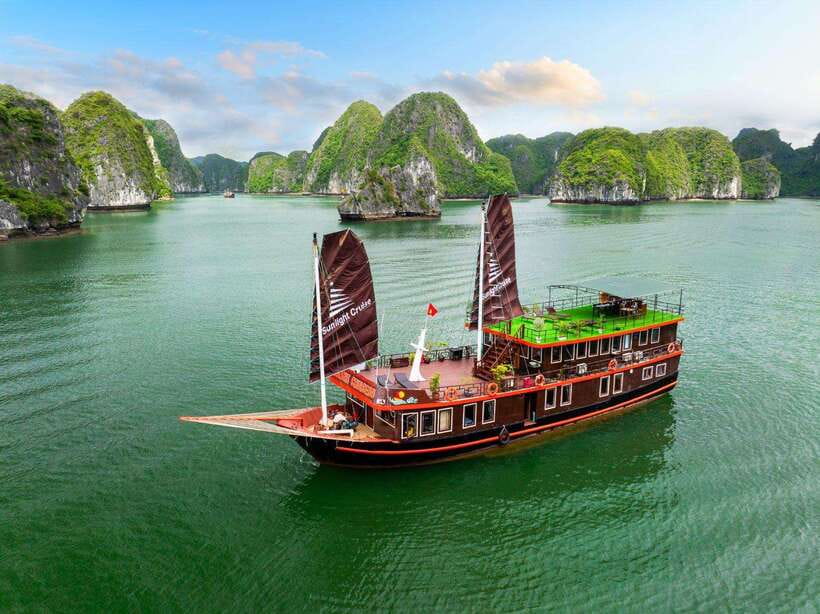 Hanoi: 2-Day Ha Long and Lan Ha Bay Cruise with Kayaking - Swimming near Three Peaches Islet
