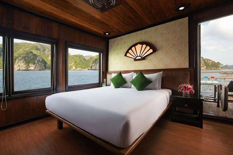 Hanoi: 2-Day Halong Bay Boutique Cruise with Kayaking - Day one: Lunch, limestone islands, and your first activities