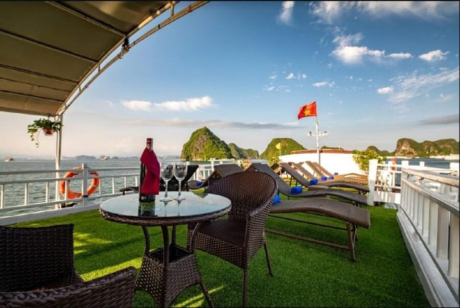 Hanoi: 2-Day Halong Bay Boutique Cruise with Kayaking - Who will enjoy this cruise most