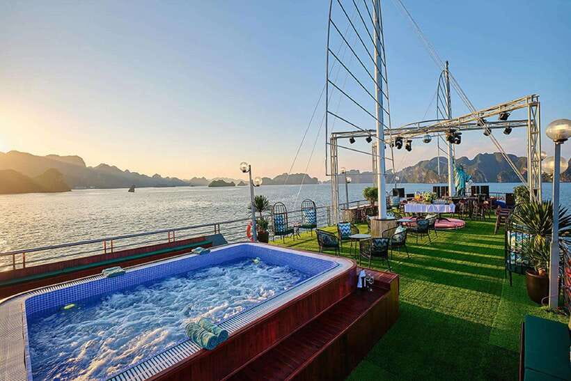 Hanoi: Full-Day Halong Bay 5-star Cruise with Kayak & Buffet - Sung Sot Cave, Ha Long Bay’s big underground stop