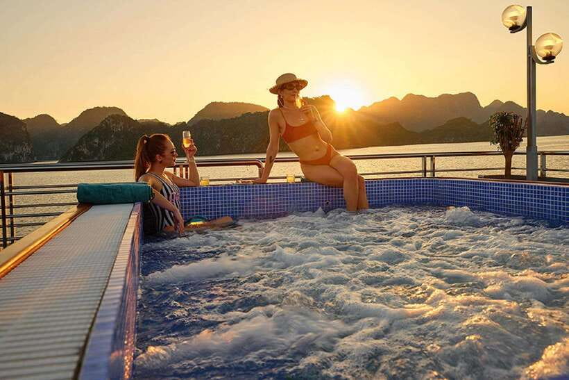 Hanoi: Full-Day Halong Bay 5-star Cruise with Kayak & Buffet - Titop Island, beach time or a steep viewpoint