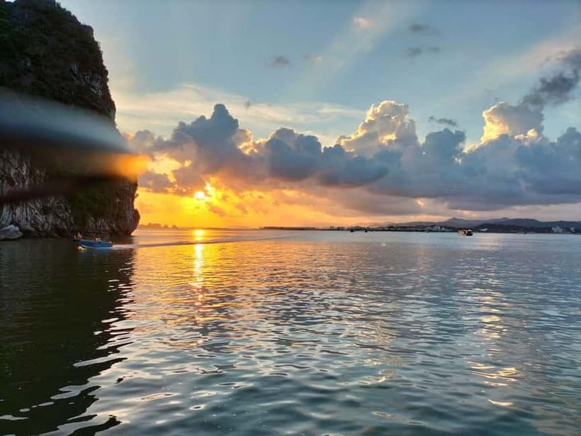 Hanoi-Ha Long 1D: Caves, Islands, Kayak, Lunch & Small Boat - A busy day built around Ha Long Bay’s classic sights