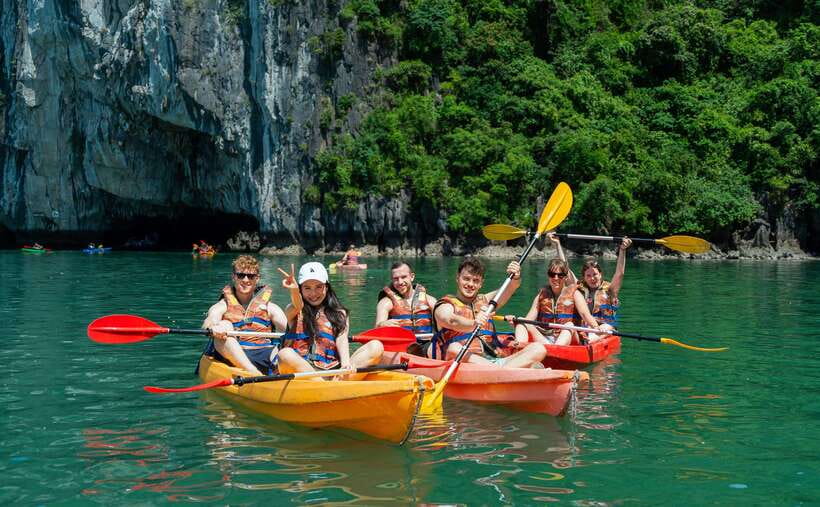 Hanoi: Halong Bay Cruise, Amazing Cave, Titov Island & Kayak - Sunset treats on the return cruise