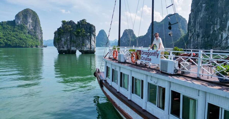 Hanoi: Islands & Caves Ha Long Cruise with Lunch & Kayaking - What this Ha Long Bay day trip is really like