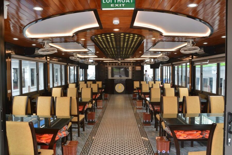 Hanoi: Roundtrip Halong Bay Islands, Caves, Kayaking & Lunch - The guides can shape the whole day