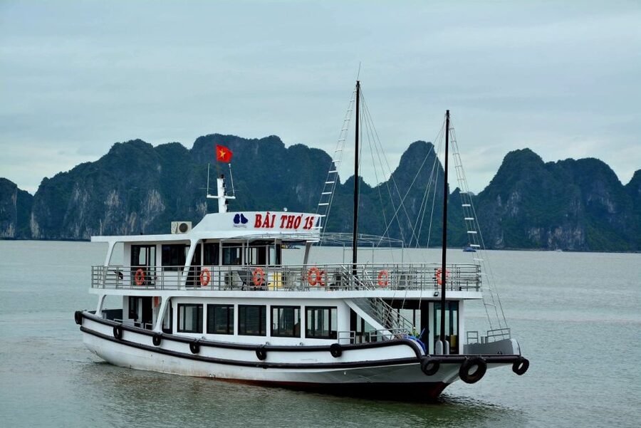 Hanoi: Roundtrip Halong Bay Islands, Caves, Kayaking & Lunch - Boarding at Tuan Chau and settling into the boat